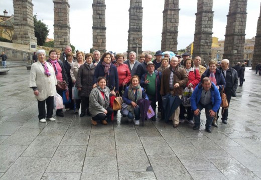 Un total de 53 veciños e veciñas de Frades participan nunha excursión a Segovia e Ávila